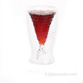 Bicchiere da vino rosso a forma di pesce